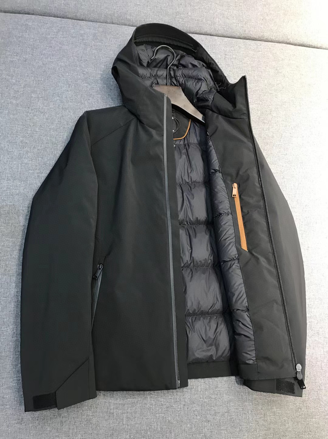 【新品EZ家族男士商务休闲户外功能性白鹅绒连帽羽绒服外套，香港洋行渠道货，纯正血统品质，高端意大利原厂出