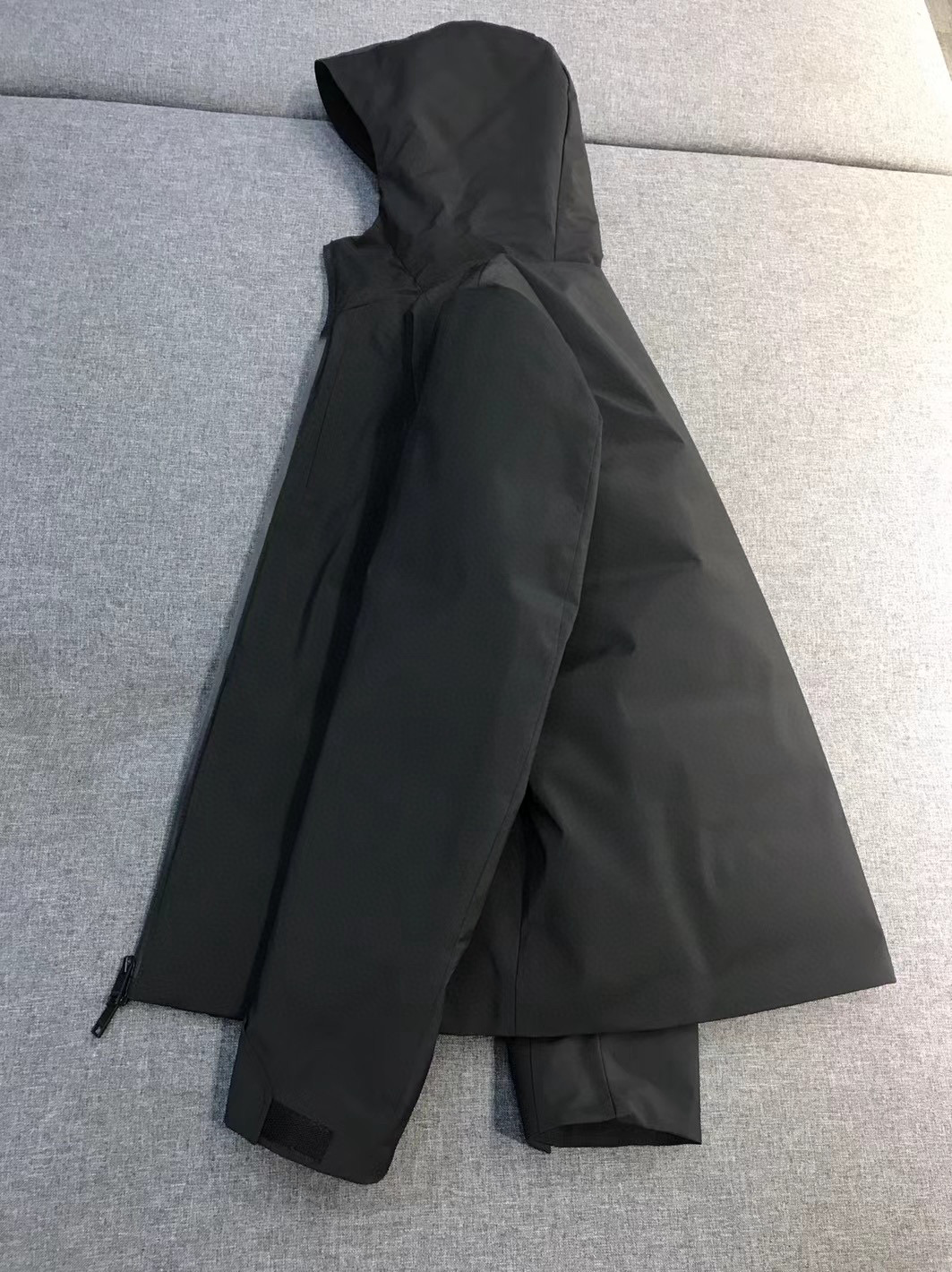 【新品EZ家族男士商务休闲户外功能性白鹅绒连帽羽绒服外套，香港洋行渠道货，纯正血统品质，高端意大利原厂出