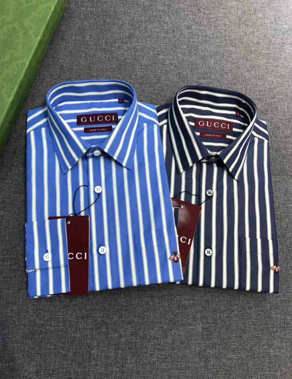 NO:607121,[New Gu family men's high-end fashion striped long-sleeved shirt, available from Hong Kong Matheson Co., Ltd., 2025 F/W autumn and winter new product, classic star-level item, matching model for advertising albums and blockbusters, a shirt that has both good looks and quality!  As a recognized fashion item, the striped shirt is undoubtedly one of the most vital elements in the fashion circle. It has a high appearance rate, is simple and has a distinctive personality. It is a good medicine for improving vision. In terms of dressing, it is refreshing and age-reducing and has a sense of fashion. It is intellectually elegant and shows taste. It has various tags and symbols!  The overall shape design is in line with the tone of the ancient house and continues the fashionable retro route. This season the designer cleverly injects the iconic bee element into the body of the garment and presents it with exquisite embroidery. It is very three-dimensional, stunning and fashionable. It is the finishing touch visually and enhances the overall sense of high-end!  The fabrics and accessories are all supplied by foreign customers. Heavy-weight long-staple cotton imported from Turkey, double-strand high-count yarn, custom-woven and dyed in the garment process of the old Italian workshop. After natural plant washing process, the texture is extremely delicate and soft. After washing, it has a slightly retro feel. The fabric texture and comfort have reached the first-class level, with excellent skin-friendliness and breathability, and a great experience!  The details are exquisite and exquisite. The buttons are made of polished deep-sea shells. Each button has a unique texture with excellent gloss. The shape is smooth and perfect. The color is refreshing and elegant. The upper body is full of elegance. The details are very eye-catching when used as an inner wear. When worn alone, it will turn heads even more. It is a piece with a full sense of style and a must-have type for the dressing season!  Sizes S-XXL S, shoulder width 45, bust 102, sleeve length 62, dress length 73,,gucci,shirts,alexander wang19860909【新品Gu家族男士高端时装款条纹长袖衬衫,香港洋行渠道货,25年F/W秋冬新品,经典明星级单品,广告画册形象大片搭配款,颜值系与品质兼备的一款衬衫！ 条纹衬衫作为公认的时尚单品,无疑是时尚圈生命力最强的元素之一,出镜率极高,简单而个性鲜明,是改良视觉的良药,在穿搭方面即清爽减龄又自带时髦感,即知性儒雅又彰显品位气质,有着各种标签符号！ 通体的造型设计符合古家的基调,延续时尚复古的路线,此季设计师将标志性蜜蜂元素巧妙注入于衣身,以精美刺绣体呈现,非常立体且惊艳时髦,视觉上属于画龙点睛之笔,提升了整体的高级感！ 面料和辅料皆为外商客供,重磅土耳其进口长绒棉,双股高支纱线,意大利本土老牌工坊成衣工序定织定染,经过天然植物水洗工艺处理,肌理极为细腻柔软,水洗后透着略为复古感,面料质感与舒适度达到一流水准,亲肤性与透气性绝佳,体验感极佳！ 细节精湛考究,钮扣采用深海贝壳打磨制成,每粒皆有着独一无二的纹理,光泽度极好,版型线条流畅完美,配色清爽优雅上身气质感十足,作为内搭露出细节非常吸睛,单穿回头率更为爆表,属于造型感十足的一款单品,穿搭季必入的类型！尺码S-XXL S码 肩宽45 胸围102 袖长62 衣长73,,gucci,shirts,alexander wang,Men's clothing