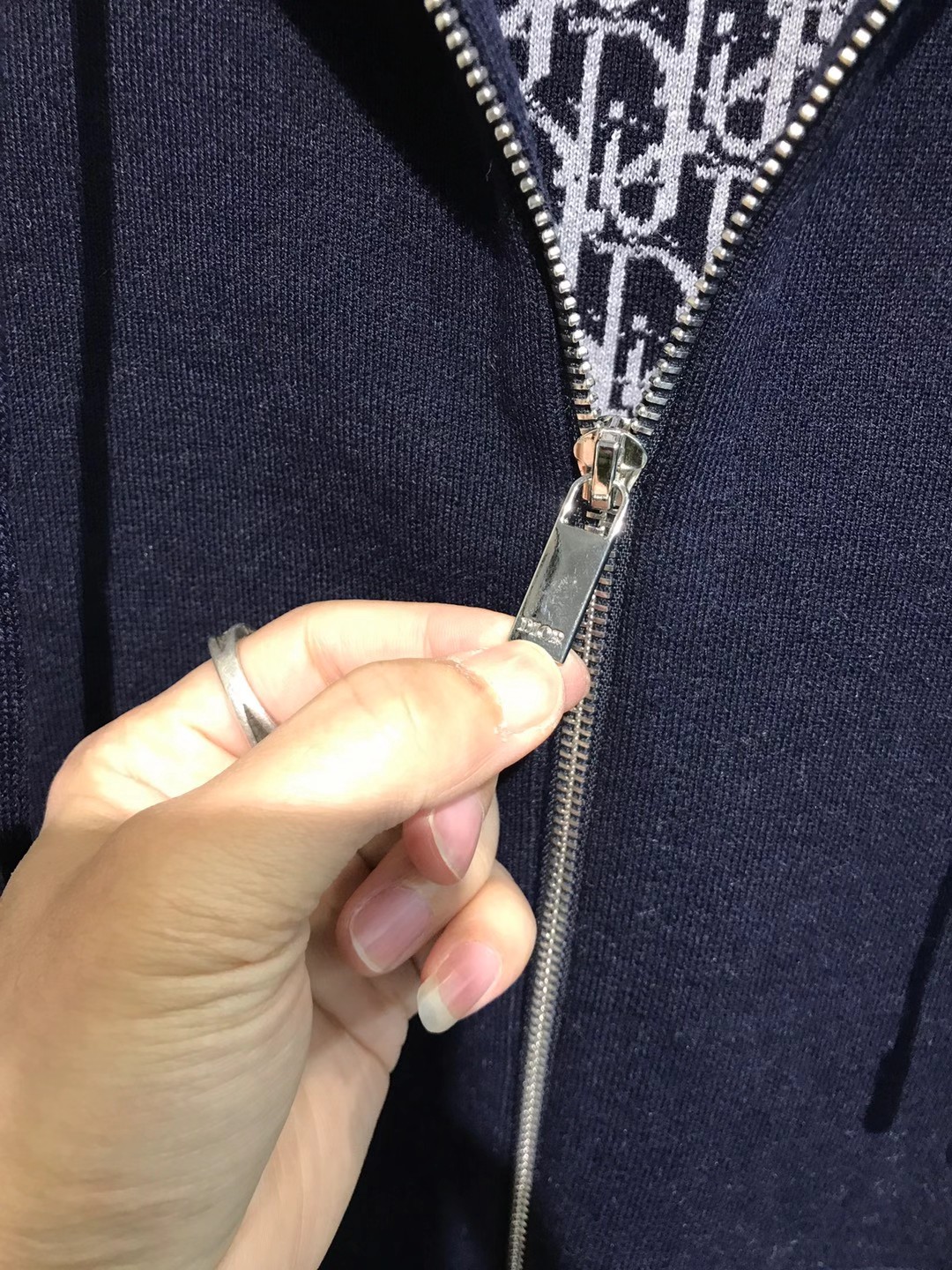 【新品】CD.HOMME男士时装款连帽拉链开衫/羊毛衫/毛衣外套，贸易公司洋行货，重磅高级心水之物，高级