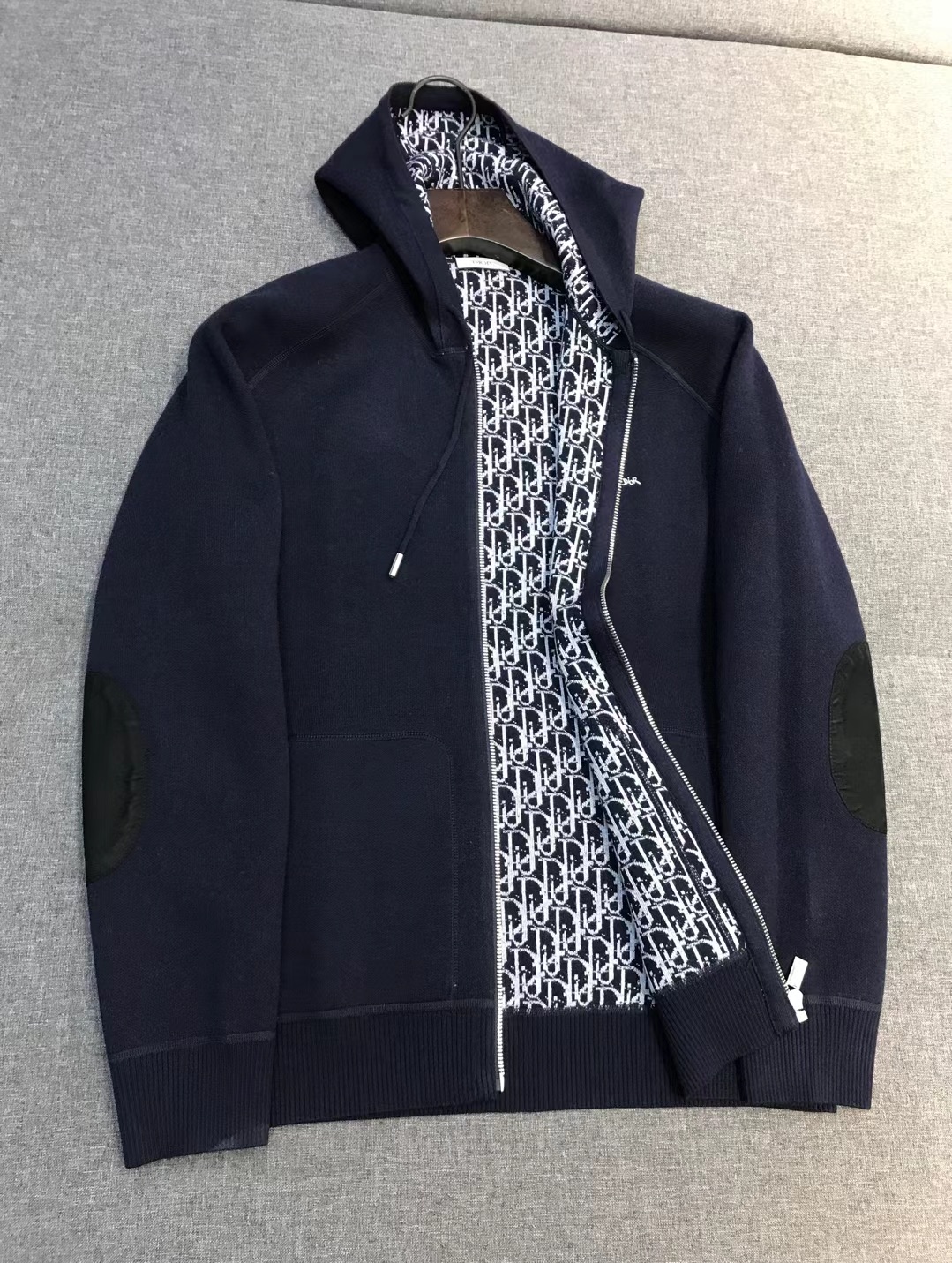 【新品】CD.HOMME男士时装款连帽拉链开衫/羊毛衫/毛衣外套，贸易公司洋行货，重磅高级心水之物，高级