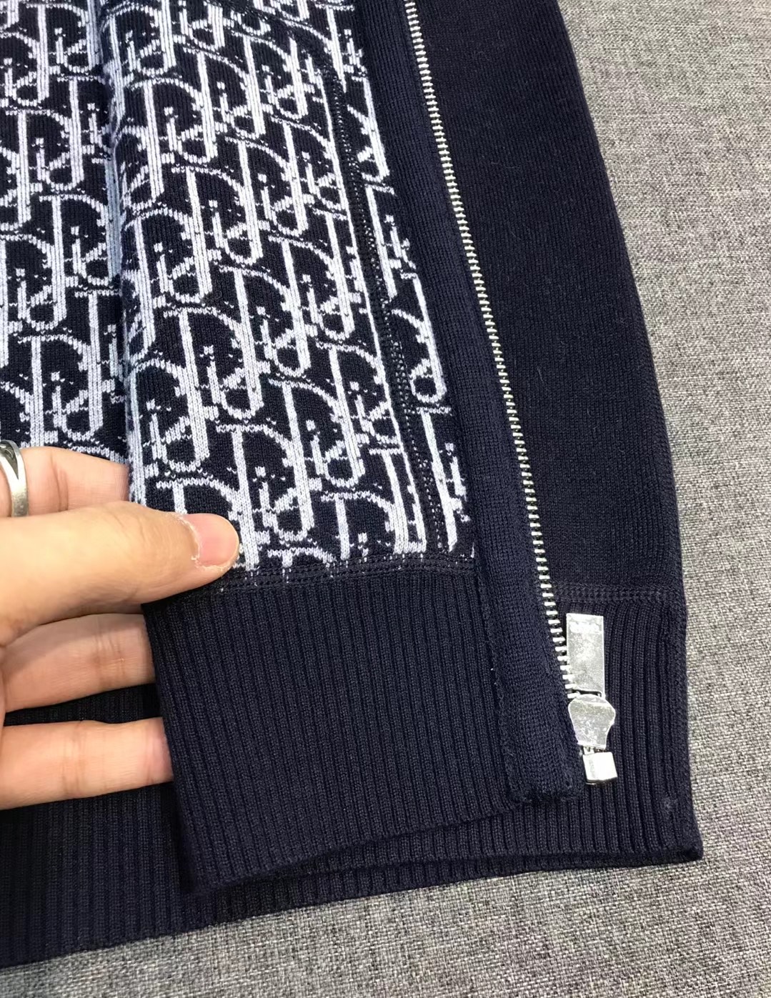 【新品】CD.HOMME男士时装款连帽拉链开衫/羊毛衫/毛衣外套，贸易公司洋行货，重磅高级心水之物，高级