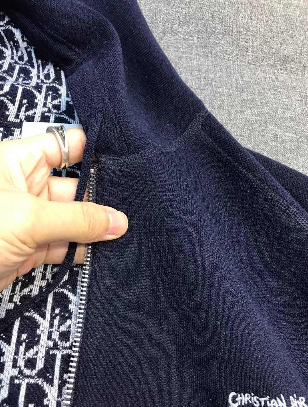 【新品】CD.HOMME男士时装款连帽拉链开衫/羊毛衫/毛衣外套，贸易公司洋行货，重磅高级心水之物，高级