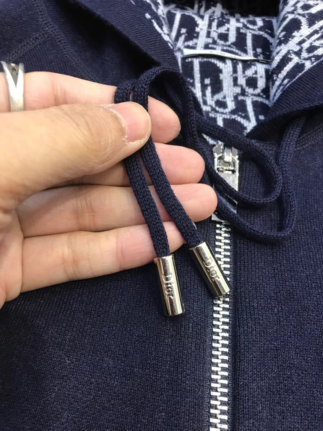 【新品】CD.HOMME男士时装款连帽拉链开衫/羊毛衫/毛衣外套，贸易公司洋行货，重磅高级心水之物，高级