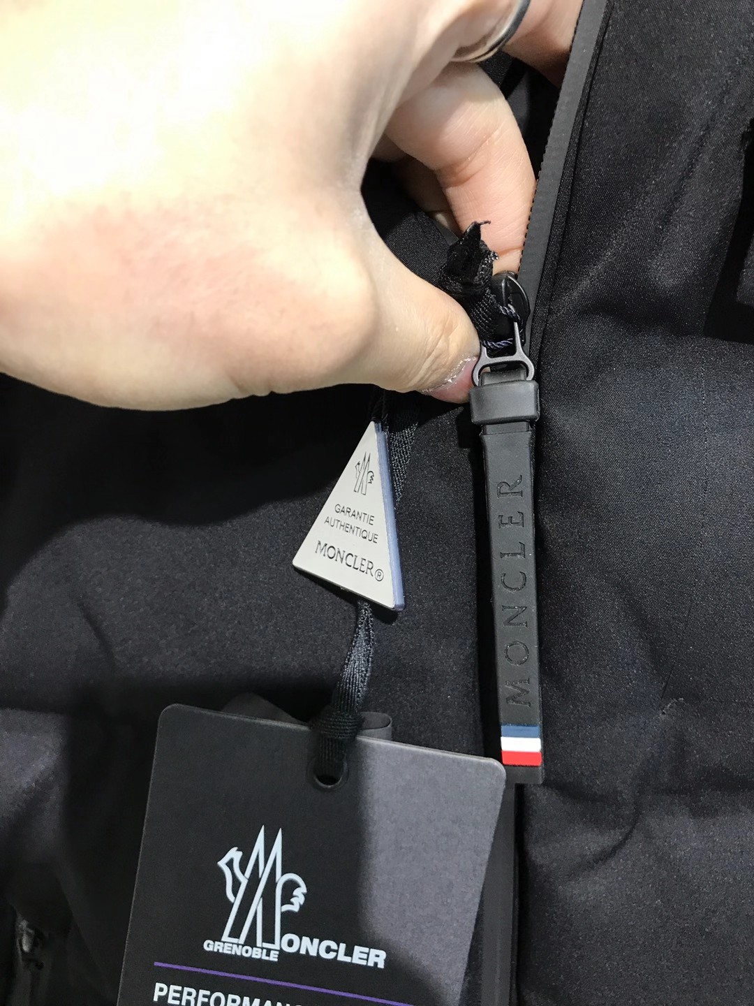 【新品】Mon/羽皇家族男士时装款户外可拆卸帽白鹅绒羽绒马甲，贸易公司渠道货，高端品鉴臻品，25年A/W