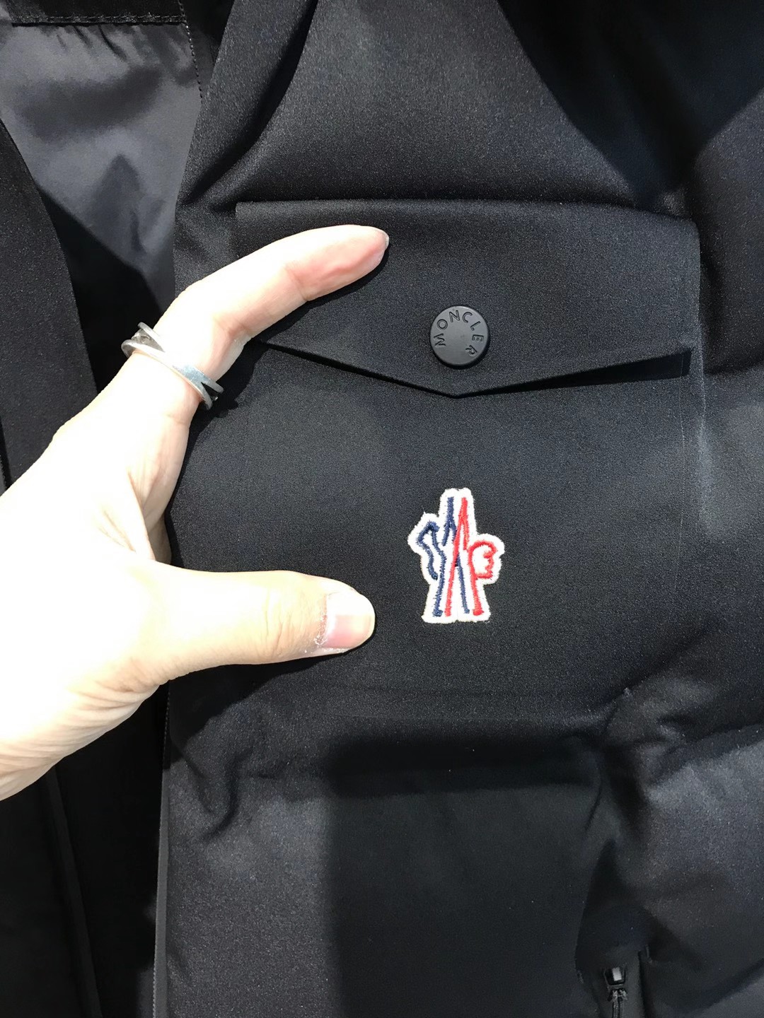 【新品】Mon/羽皇家族男士时装款户外可拆卸帽白鹅绒羽绒马甲，贸易公司渠道货，高端品鉴臻品，25年A/W