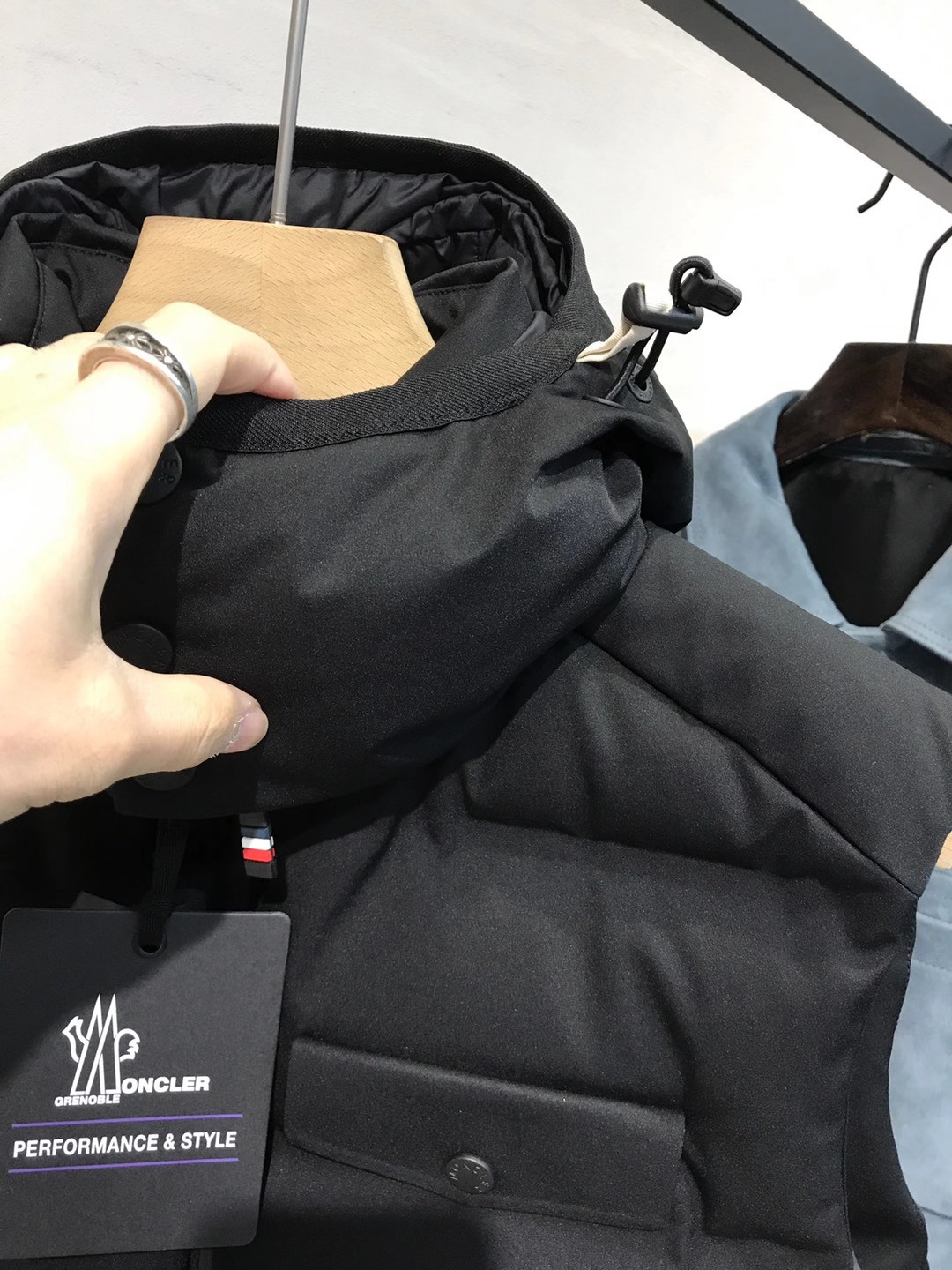 【新品】Mon/羽皇家族男士时装款户外可拆卸帽白鹅绒羽绒马甲，贸易公司渠道货，高端品鉴臻品，25年A/W