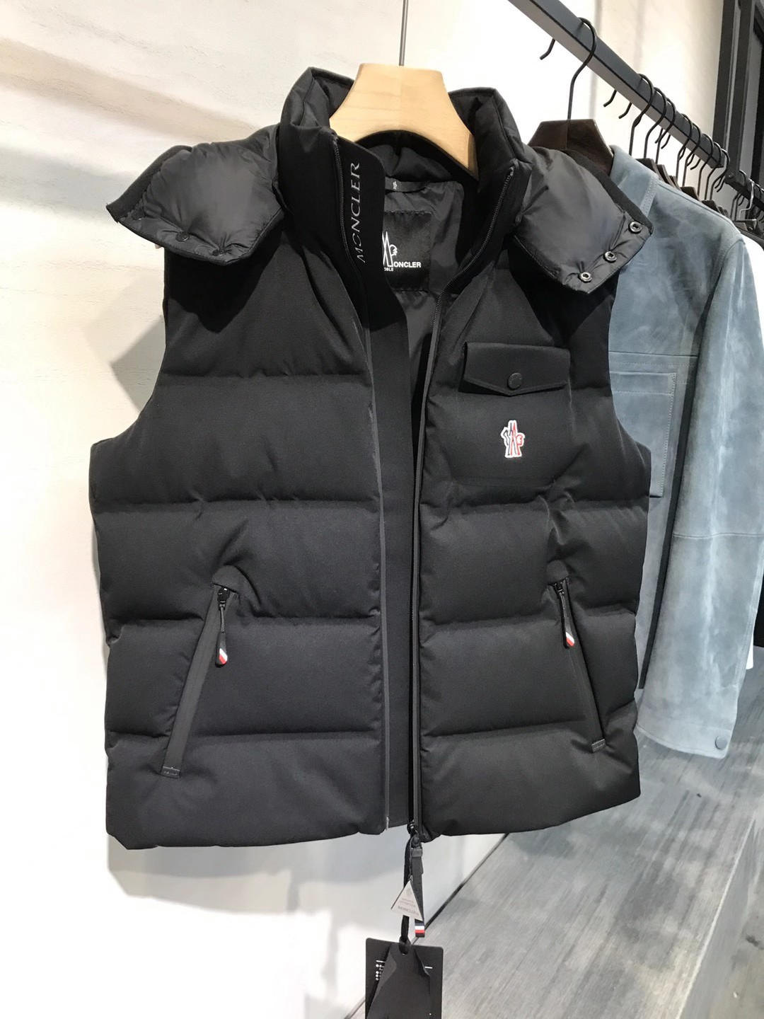 【新品】Mon/羽皇家族男士时装款户外可拆卸帽白鹅绒羽绒马甲，贸易公司渠道货，高端品鉴臻品，25年A/W