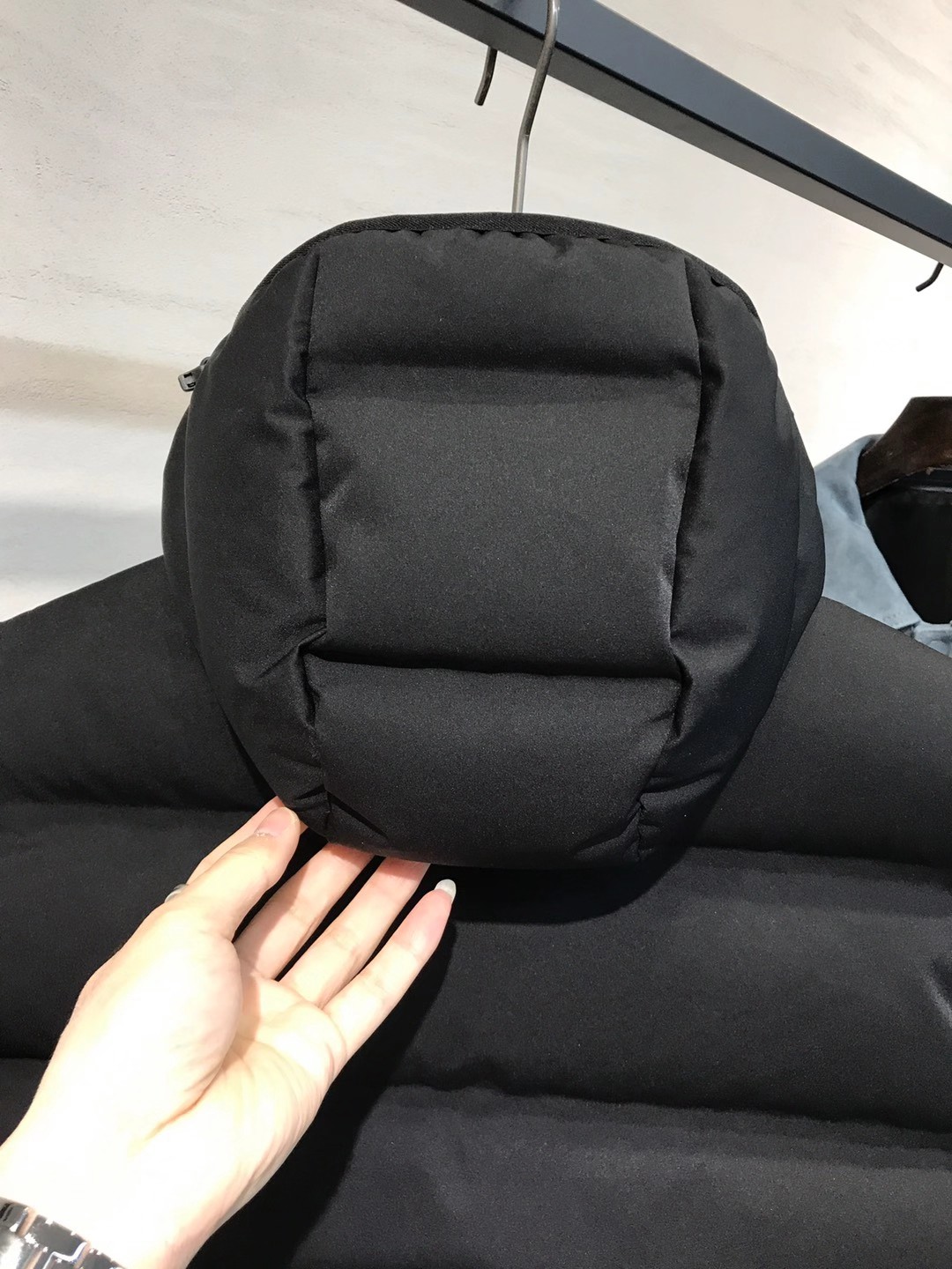 【新品】Mon/羽皇家族男士时装款户外可拆卸帽白鹅绒羽绒马甲，贸易公司渠道货，高端品鉴臻品，25年A/W