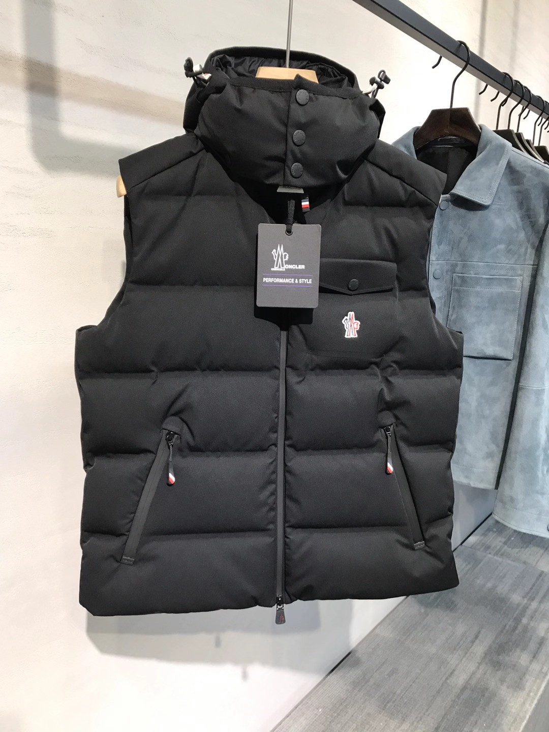 【新品】Mon/羽皇家族男士时装款户外可拆卸帽白鹅绒羽绒马甲，贸易公司渠道货，高端品鉴臻品，25年A/W