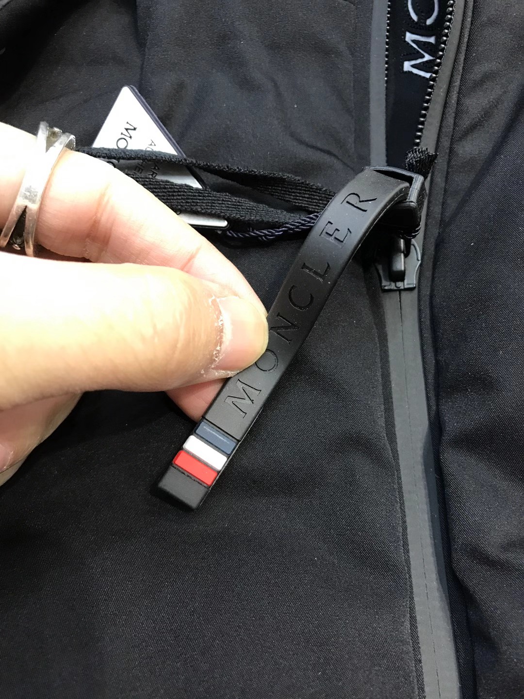 【新品】Mon/羽皇家族男士时装款户外可拆卸帽白鹅绒羽绒马甲，贸易公司渠道货，高端品鉴臻品，25年A/W