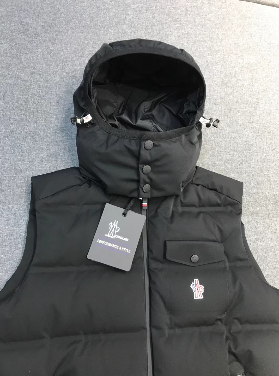 【新品】Mon/羽皇家族男士时装款户外可拆卸帽白鹅绒羽绒马甲，贸易公司渠道货，高端品鉴臻品，25年A/W