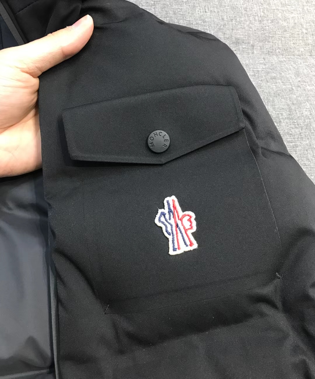 【新品】Mon/羽皇家族男士时装款户外可拆卸帽白鹅绒羽绒马甲，贸易公司渠道货，高端品鉴臻品，25年A/W