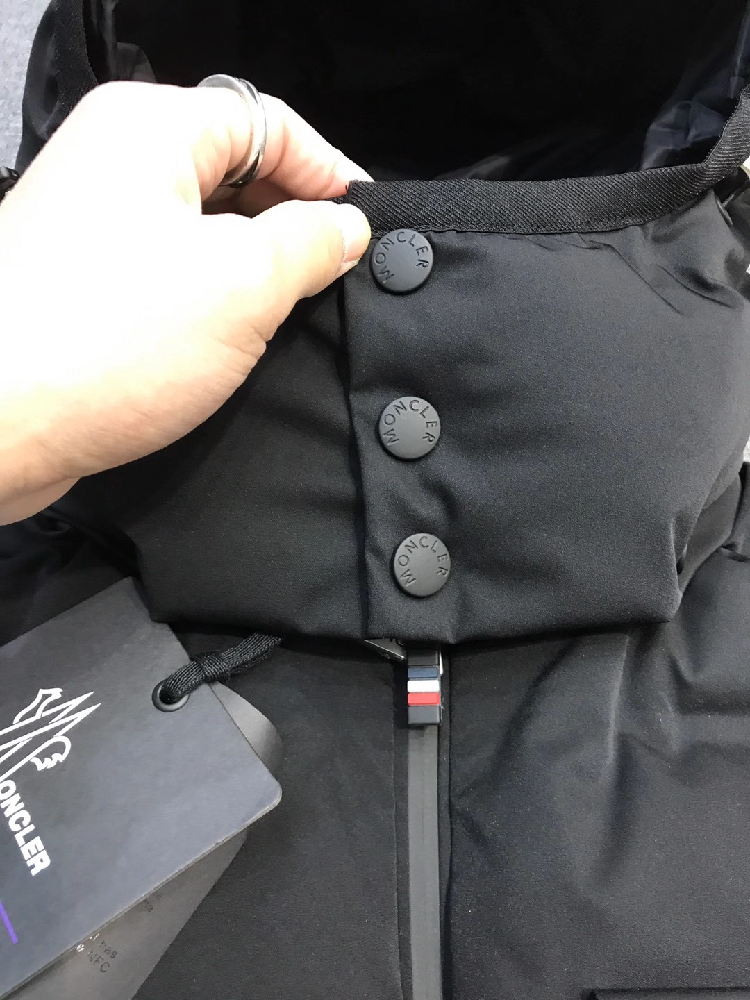 【新品】Mon/羽皇家族男士时装款户外可拆卸帽白鹅绒羽绒马甲，贸易公司渠道货，高端品鉴臻品，25年A/W