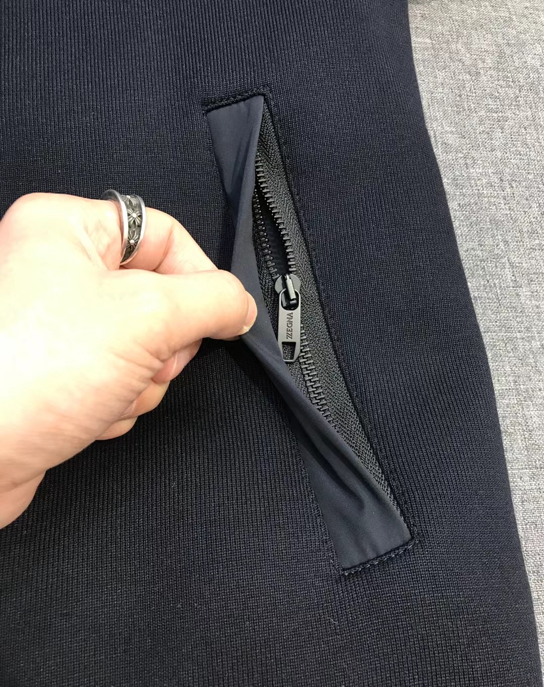 【新品】EZ家族男士商务休闲功能性连帽针织羊毛/白鹅绒/羽绒服外套，香港洋行渠道货，顶级纯正血统品质，意