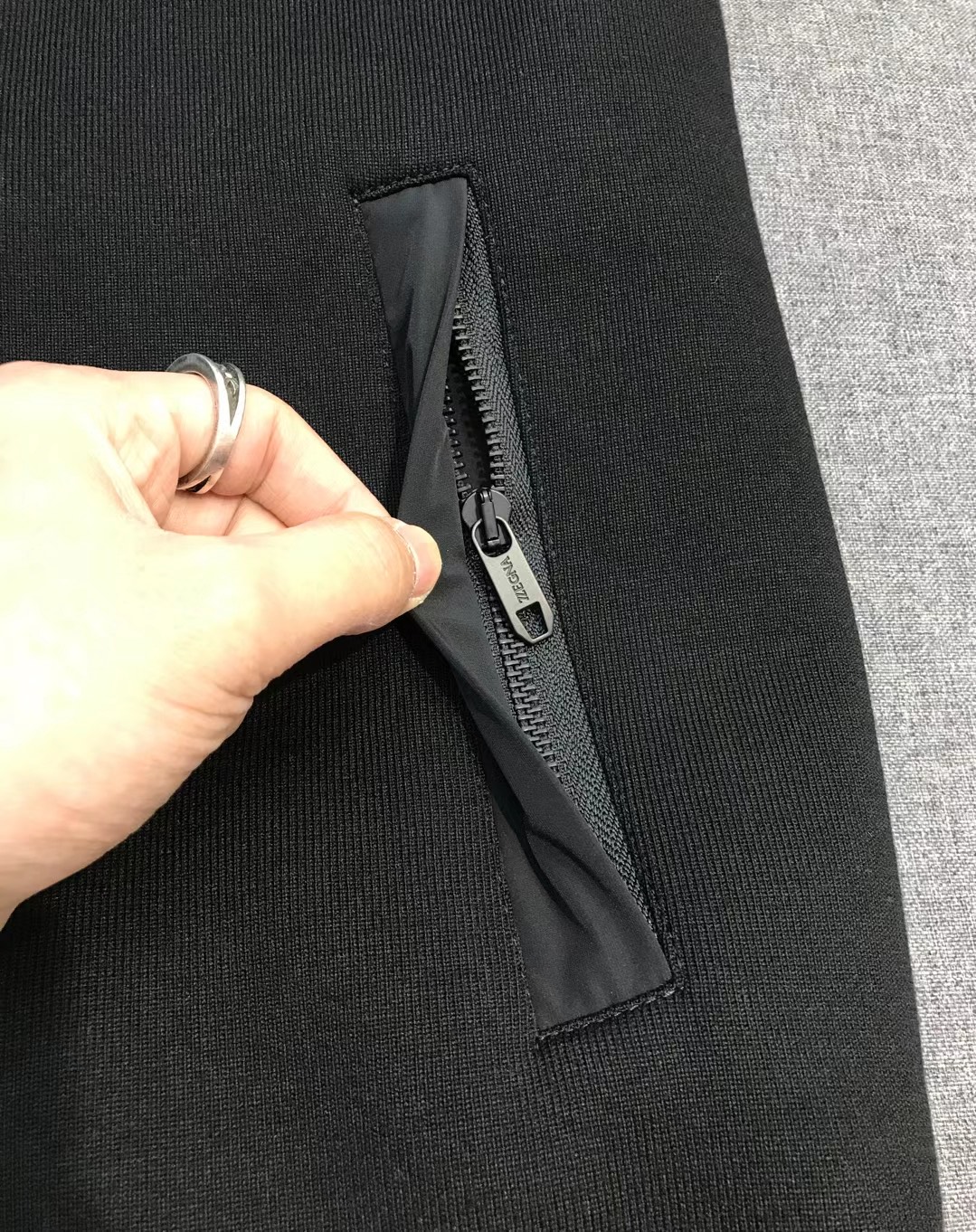 【新品】EZ家族男士商务休闲功能性连帽针织羊毛/白鹅绒/羽绒服外套，香港洋行渠道货，顶级纯正血统品质，意