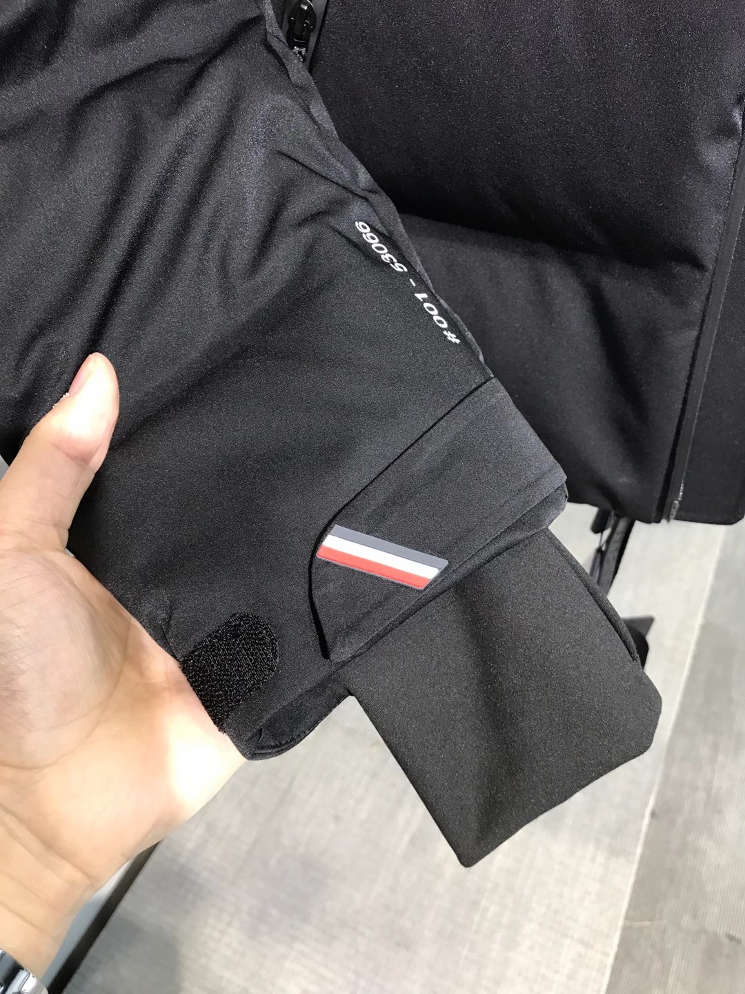 【新品】MON/羽皇男士时装款户外功能性白鹅绒可拆卸帽滑雪羽绒服，贸易公司渠道货，意大利原厂出品，官网主