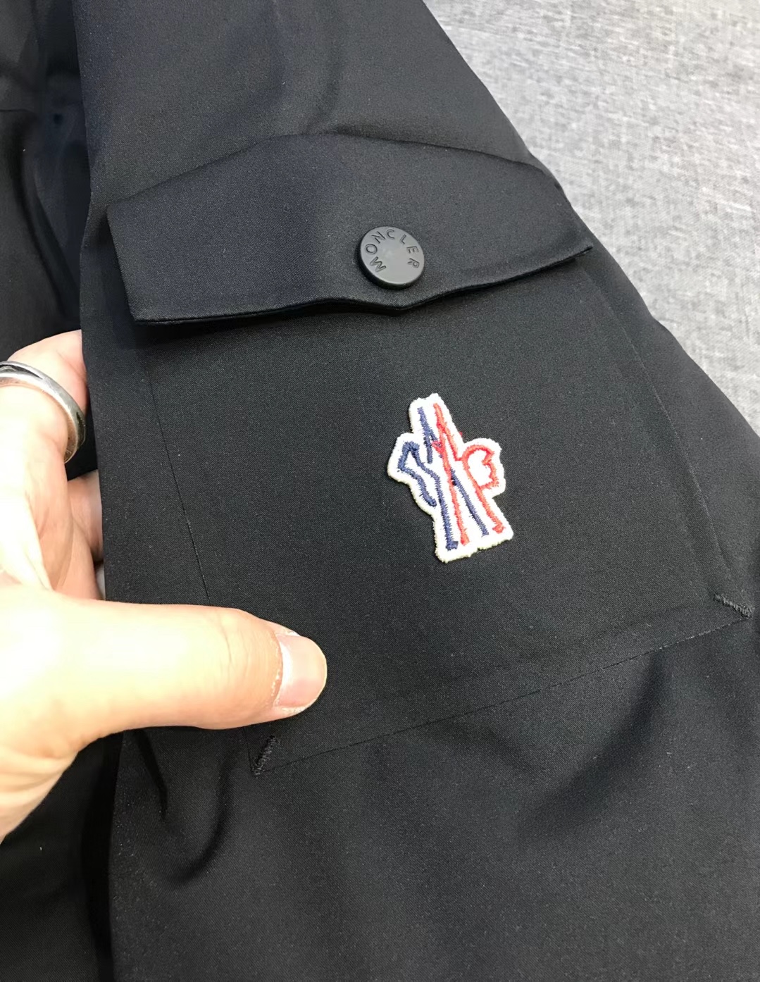 【新品】MON/羽皇男士时装款户外功能性白鹅绒可拆卸帽滑雪羽绒服，贸易公司渠道货，意大利原厂出品，官网主