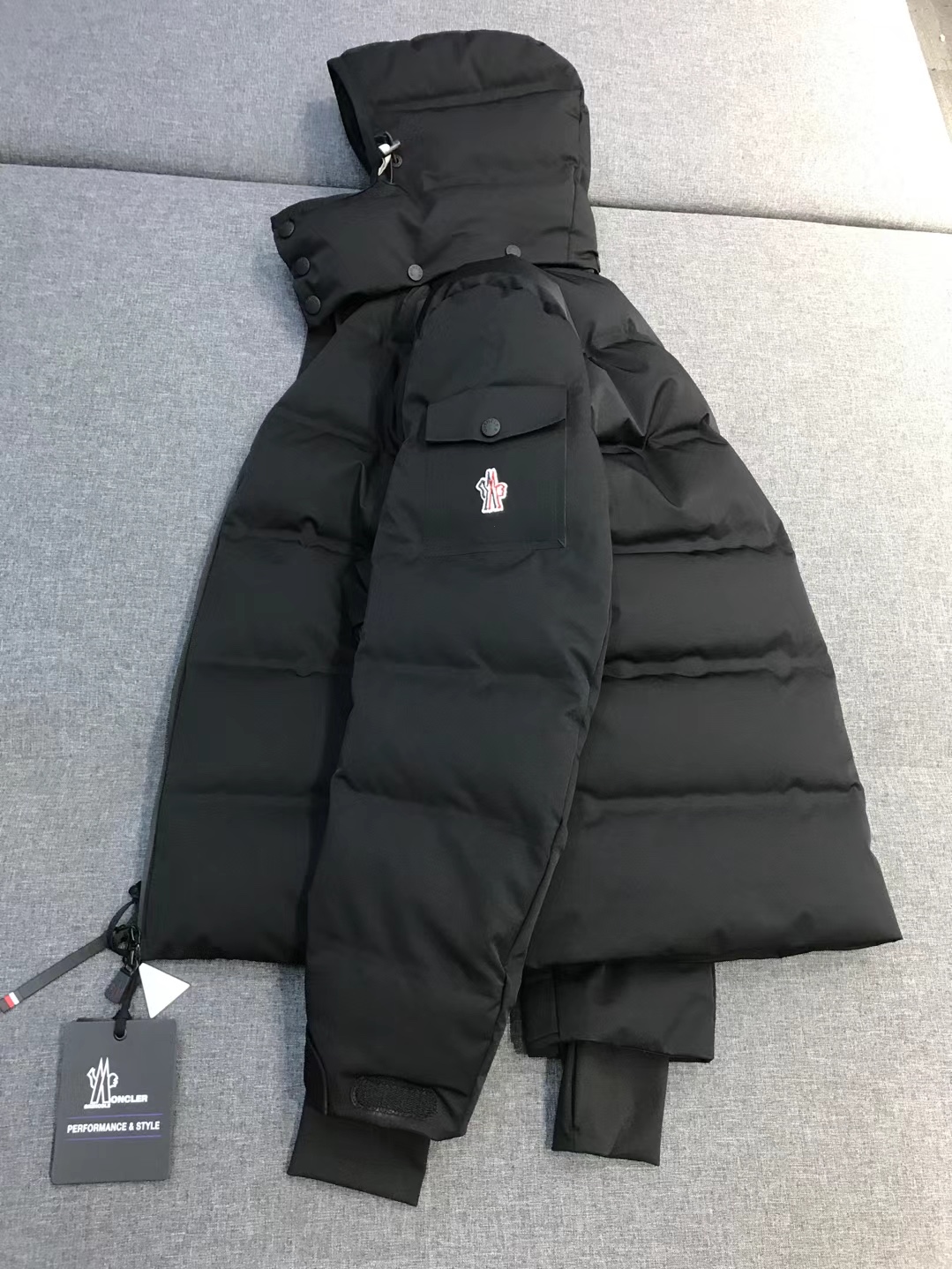 【新品】MON/羽皇男士时装款户外功能性白鹅绒可拆卸帽滑雪羽绒服，贸易公司渠道货，意大利原厂出品，官网主