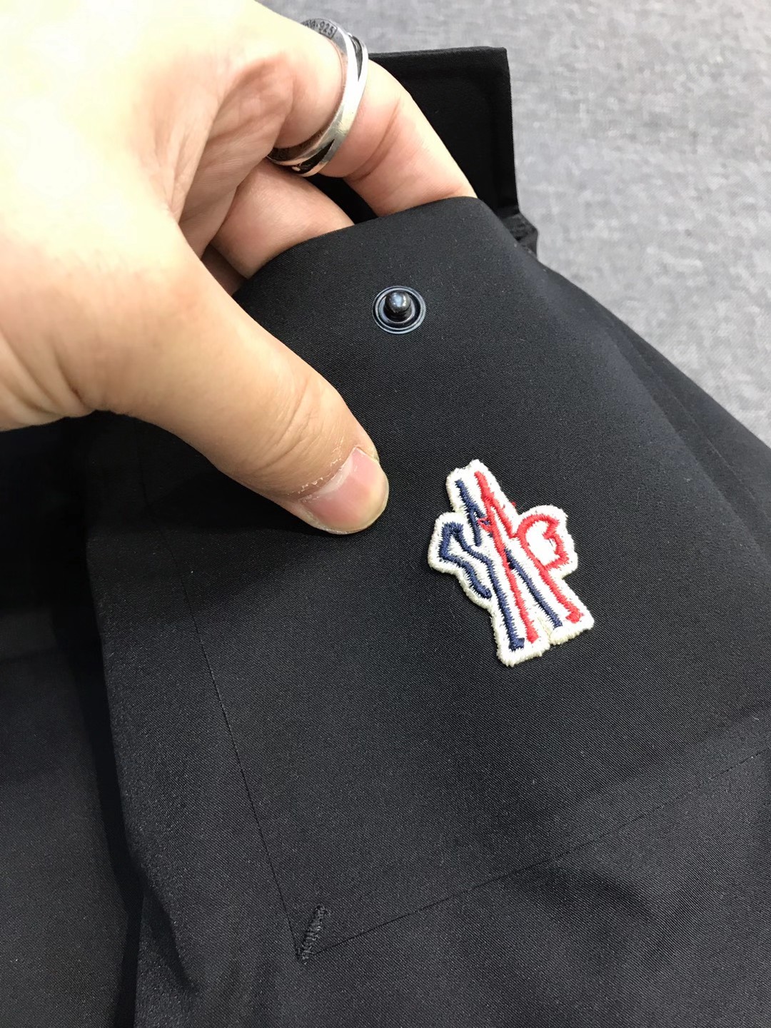 【新品】MON/羽皇男士时装款户外功能性白鹅绒可拆卸帽滑雪羽绒服，贸易公司渠道货，意大利原厂出品，官网主