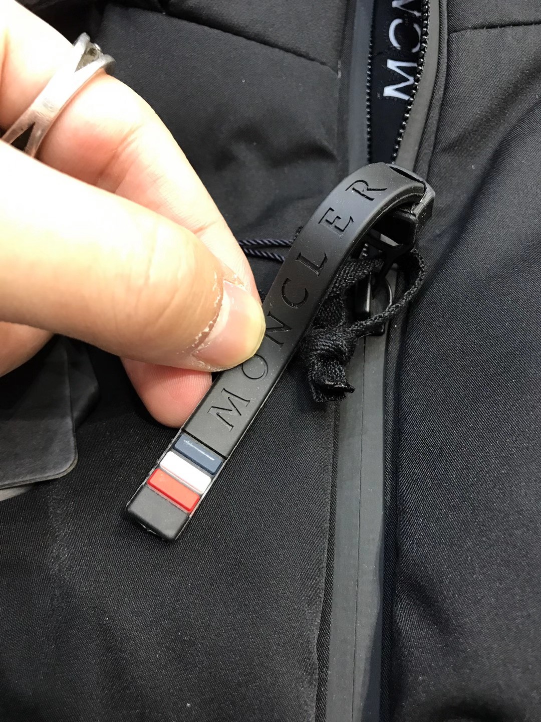 【新品】MON/羽皇男士时装款户外功能性白鹅绒可拆卸帽滑雪羽绒服，贸易公司渠道货，意大利原厂出品，官网主