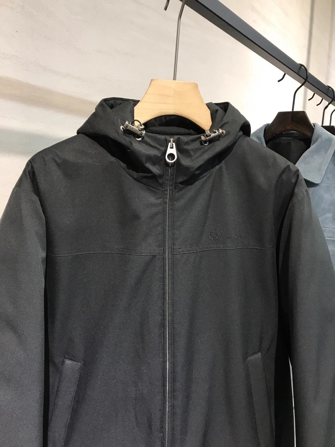 【新品】lP🆕家族男士高端商务休闲连帽羽绒服外套，上海贸易公司渠道货，系出名门，100%纯正血统品质，意