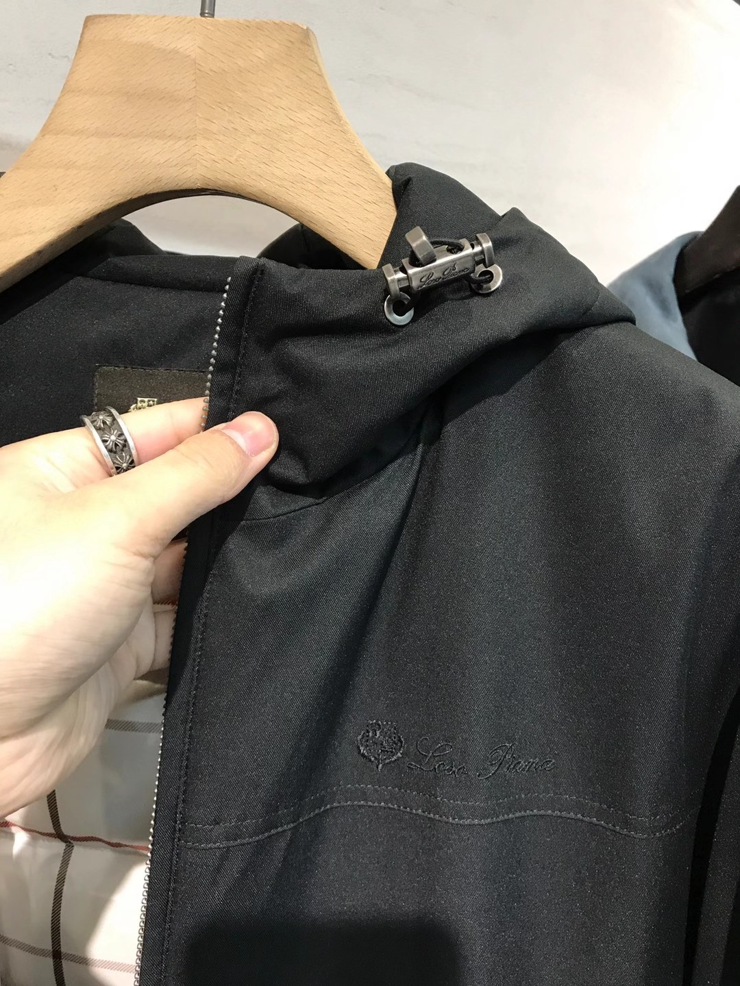 【新品】lP🆕家族男士高端商务休闲连帽羽绒服外套，上海贸易公司渠道货，系出名门，100%纯正血统品质，意