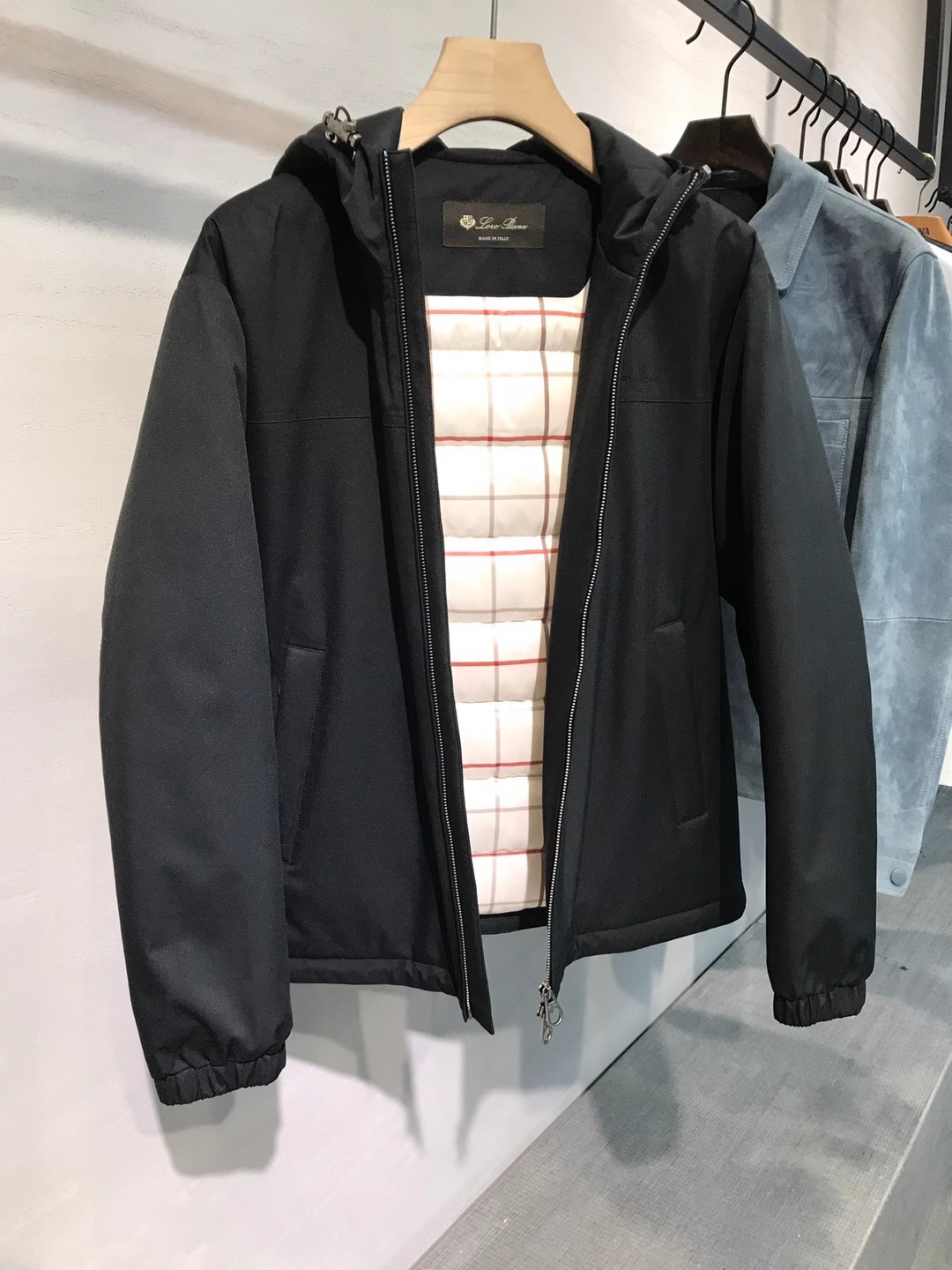 【新品】lP🆕家族男士高端商务休闲连帽羽绒服外套，上海贸易公司渠道货，系出名门，100%纯正血统品质，意