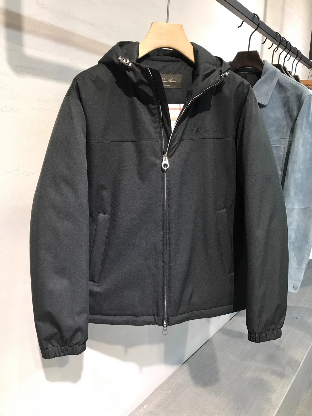 【新品】lP🆕家族男士高端商务休闲连帽羽绒服外套，上海贸易公司渠道货，系出名门，100%纯正血统品质，意