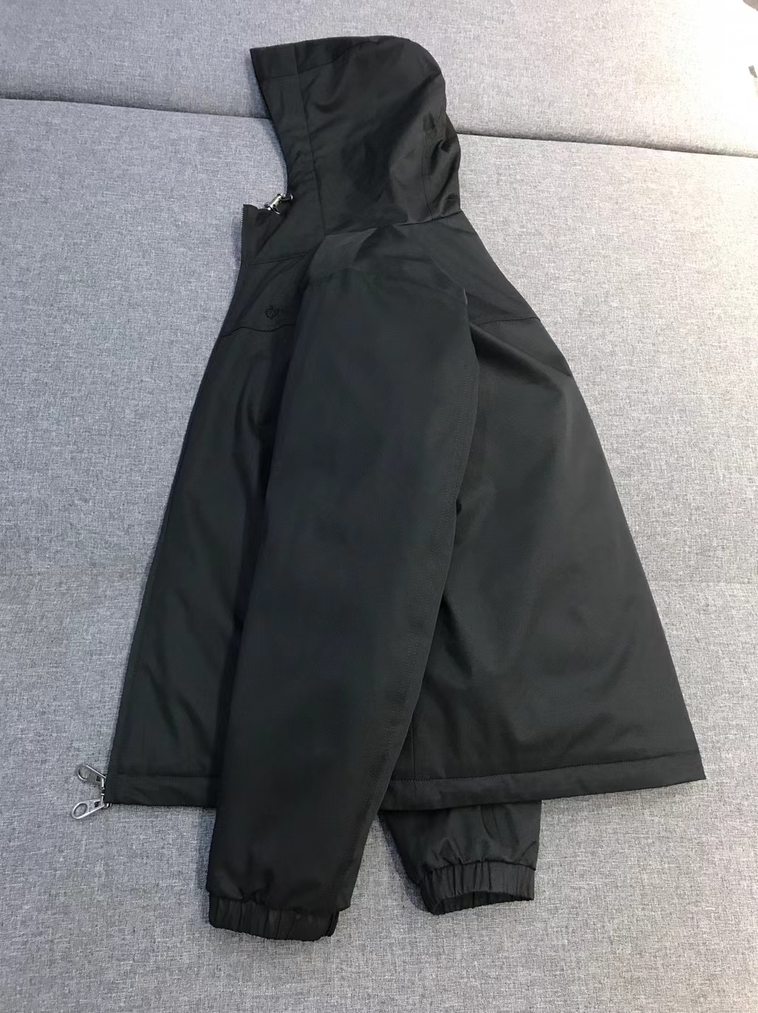 【新品】lP🆕家族男士高端商务休闲连帽羽绒服外套，上海贸易公司渠道货，系出名门，100%纯正血统品质，意