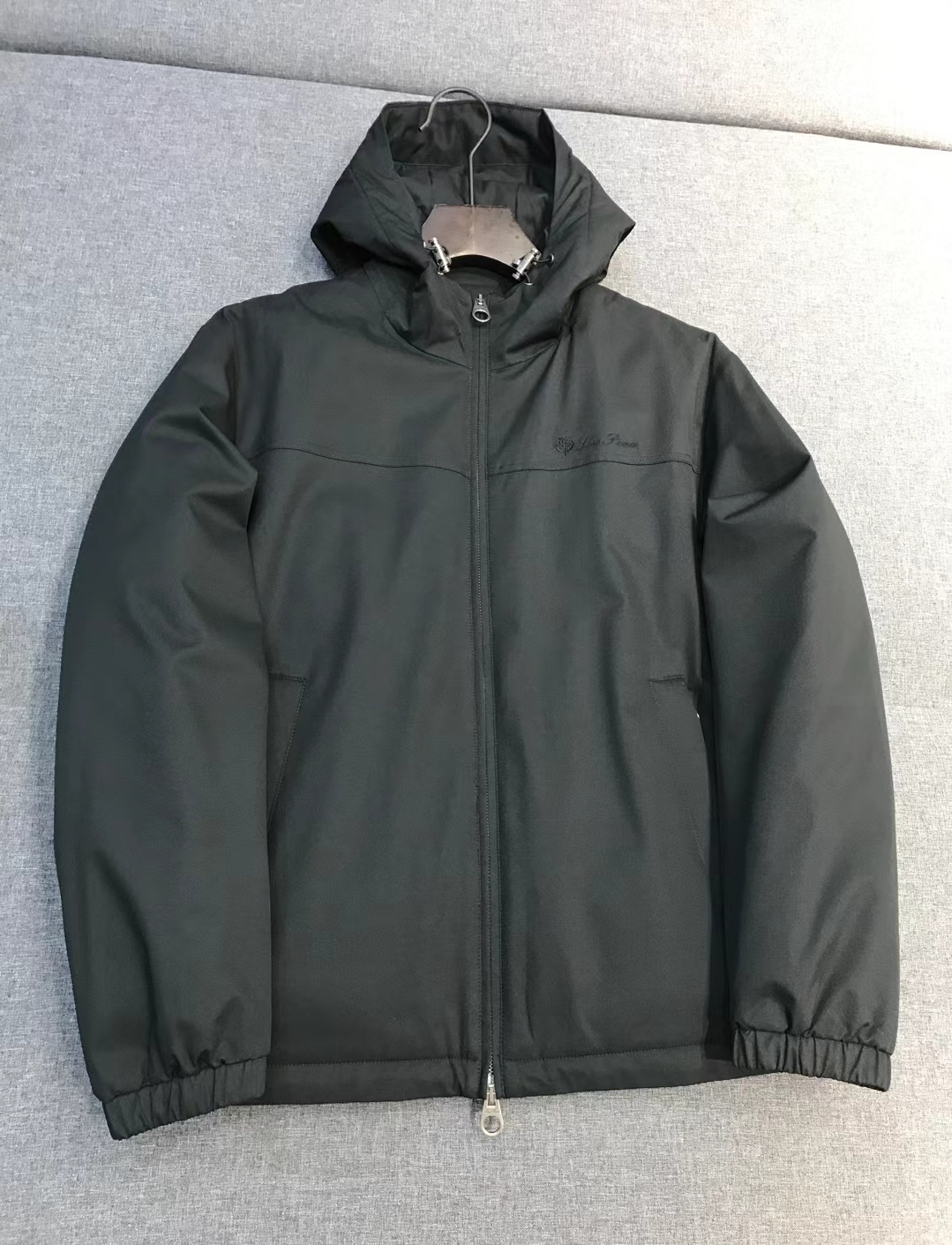 【新品】lP🆕家族男士高端商务休闲连帽羽绒服外套，上海贸易公司渠道货，系出名门，100%纯正血统品质，意