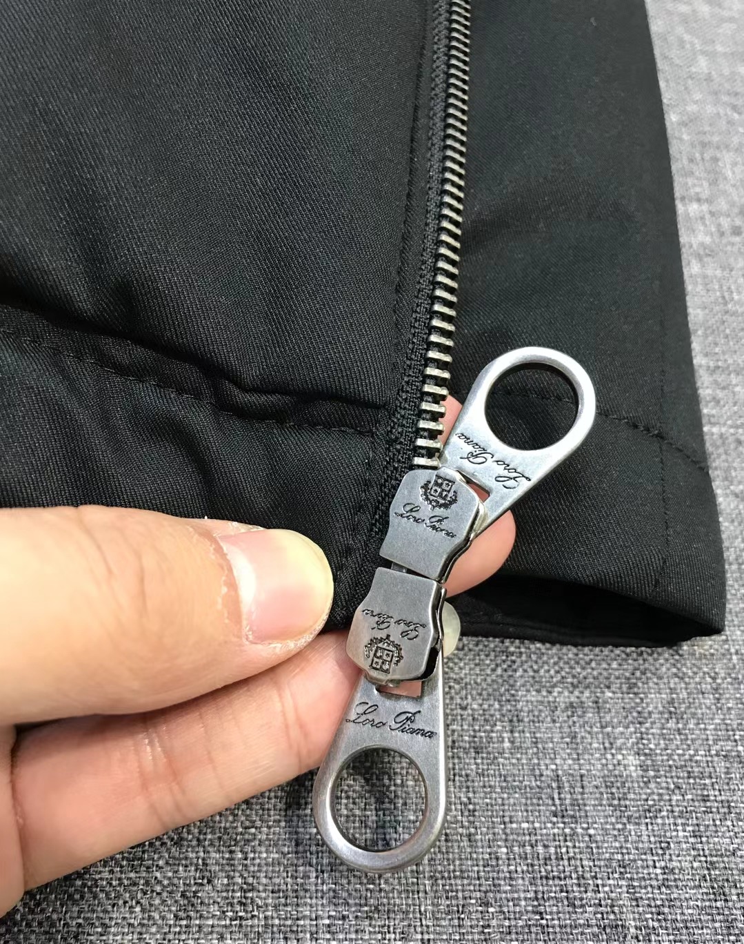 【新品】lP🆕家族男士高端商务休闲连帽羽绒服外套，上海贸易公司渠道货，系出名门，100%纯正血统品质，意