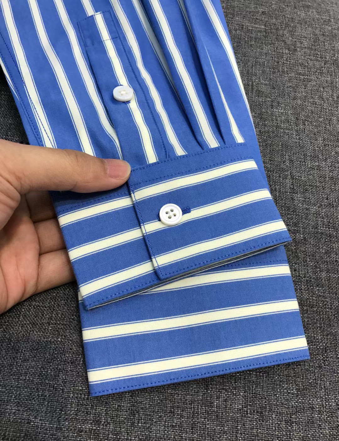 【新品】-Gu家族男士高端时装款条纹长袖衬衫，香港洋行渠道货，26年早春新品，经典明星级单品，广告画册形