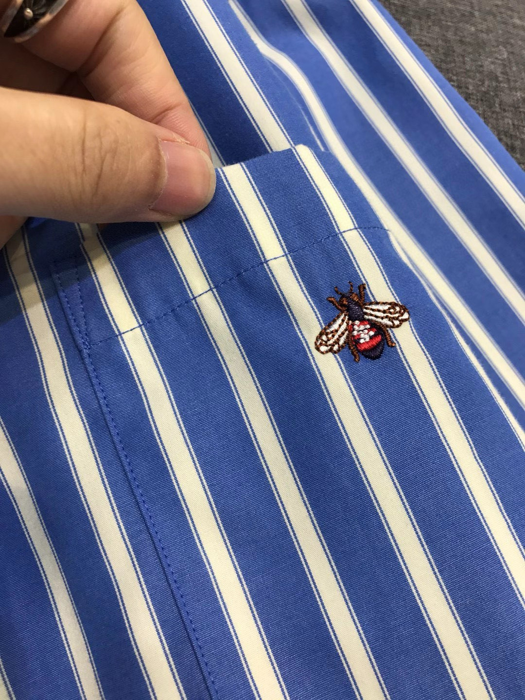 【新品】-Gu家族男士高端时装款条纹长袖衬衫，香港洋行渠道货，26年早春新品，经典明星级单品，广告画册形