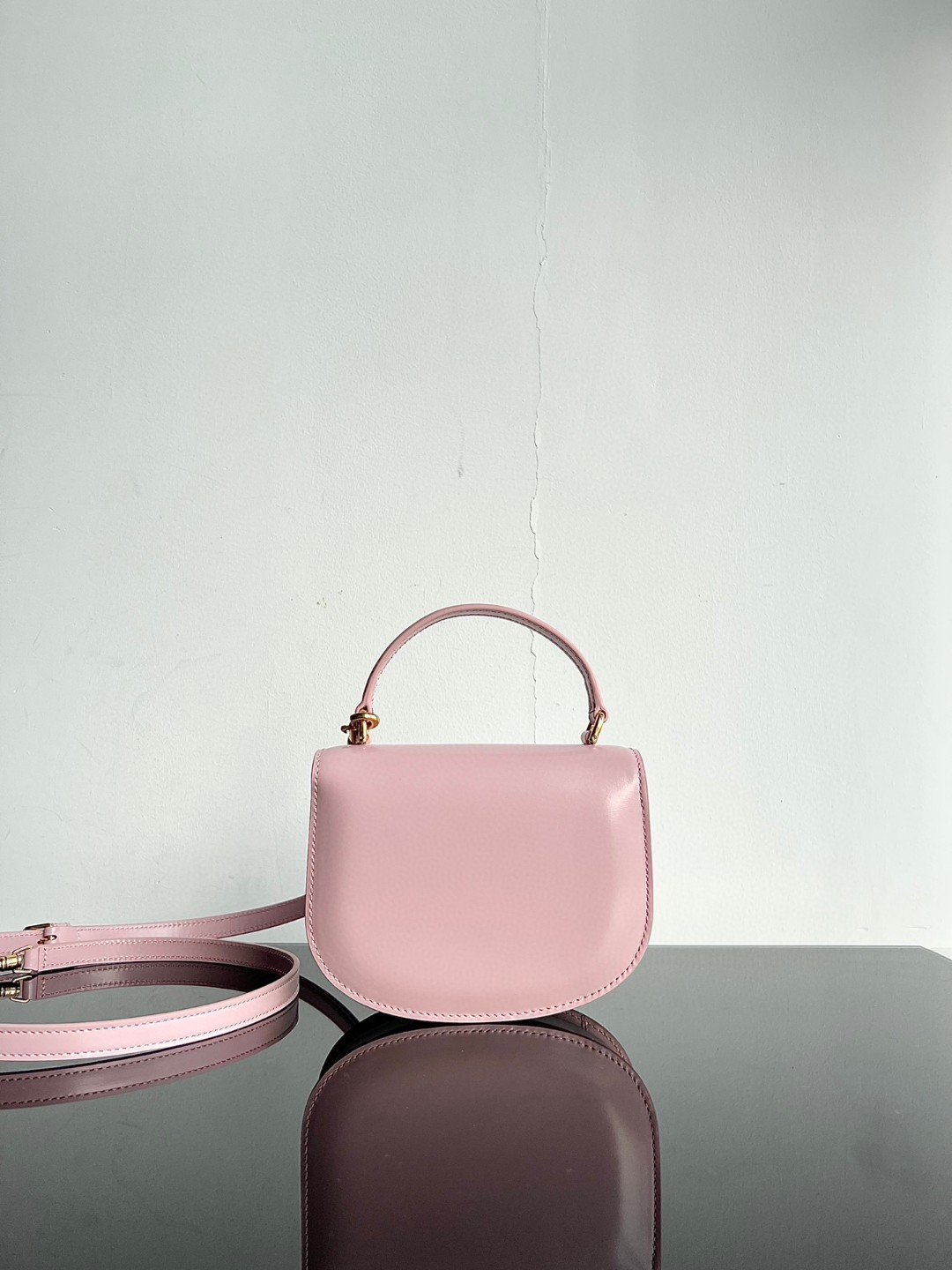 CELINE BESACE TRIOMPHE迷你亮泽牛皮手袋，凯旋门手提马鞍，尺寸：15.5 X 11.