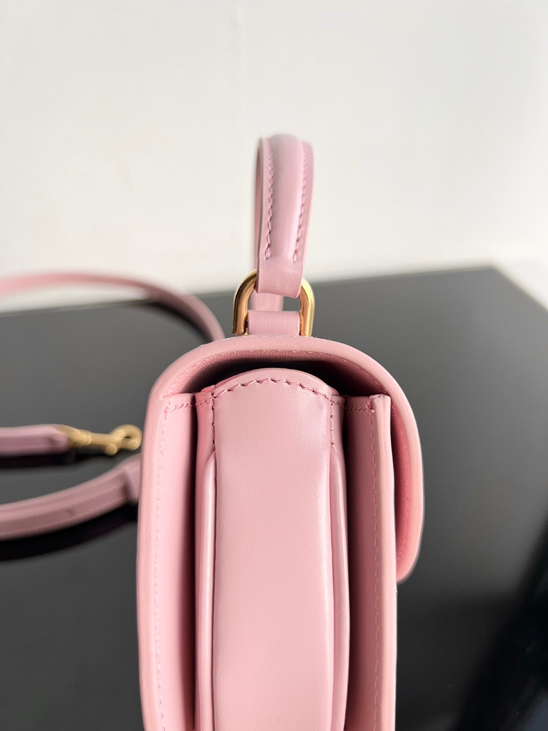 CELINE BESACE TRIOMPHE迷你亮泽牛皮手袋，凯旋门手提马鞍，尺寸：15.5 X 11.