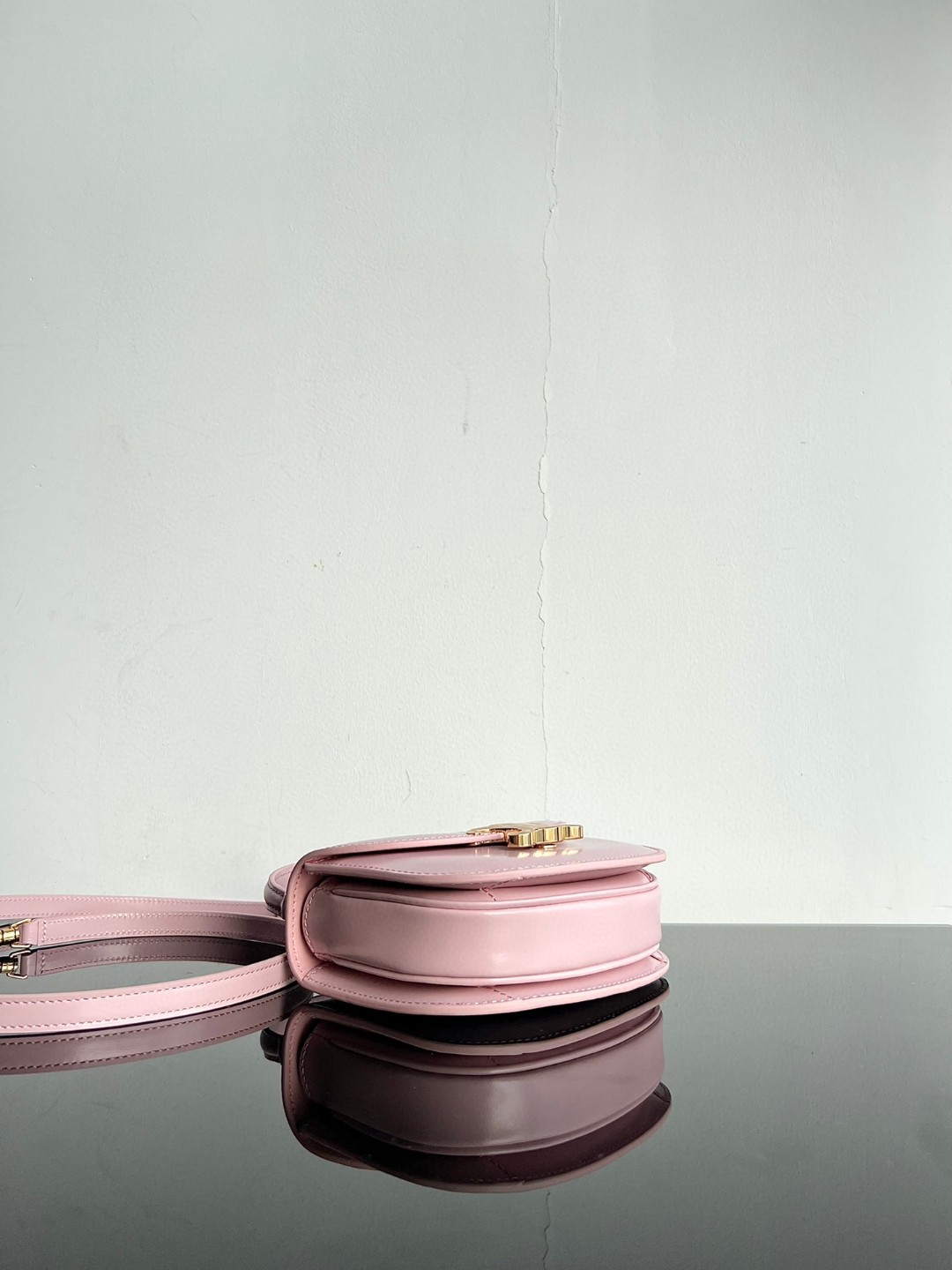 CELINE BESACE TRIOMPHE迷你亮泽牛皮手袋，凯旋门手提马鞍，尺寸：15.5 X 11.