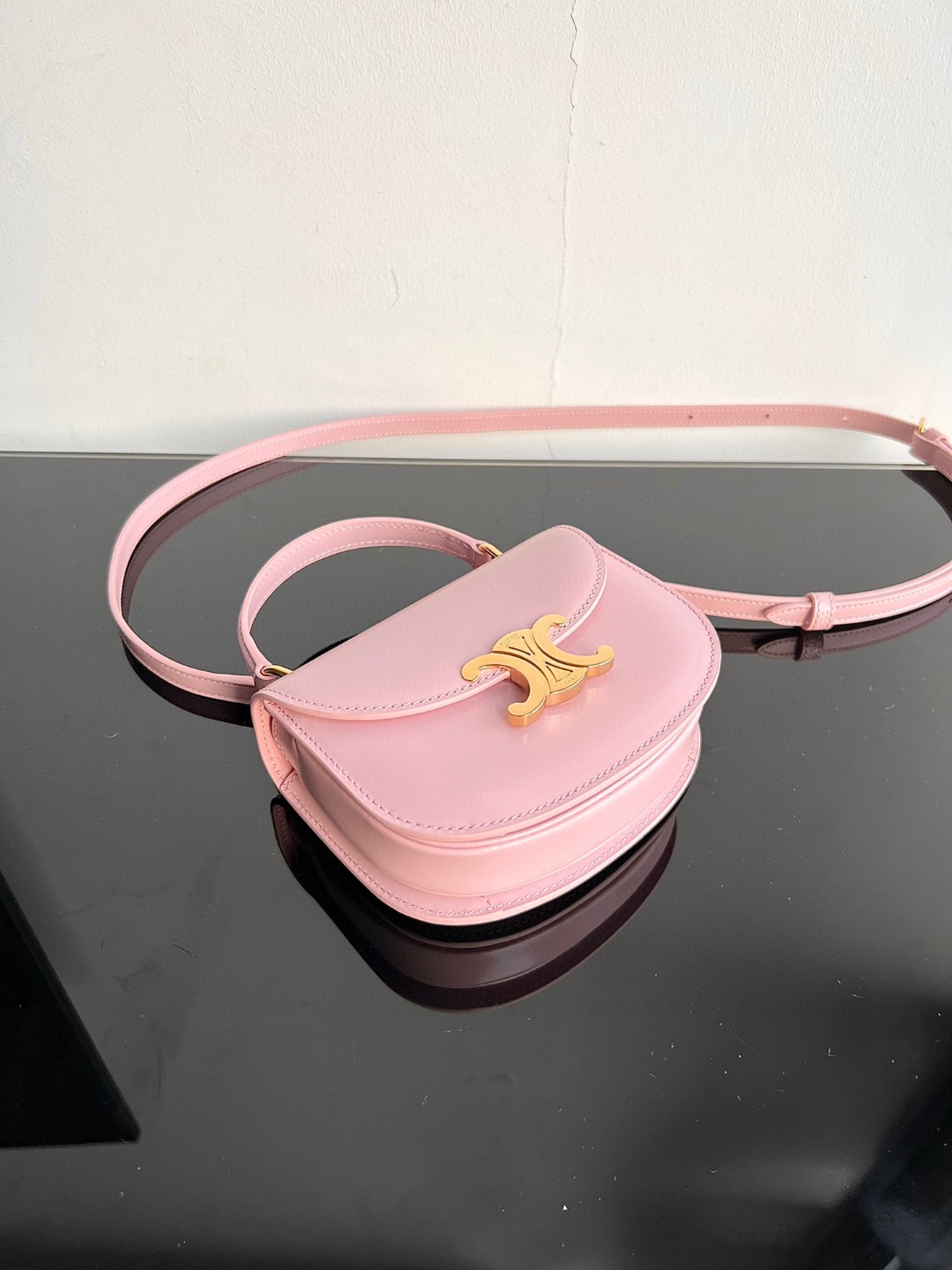 CELINE BESACE TRIOMPHE迷你亮泽牛皮手袋，凯旋门手提马鞍，尺寸：15.5 X 11.