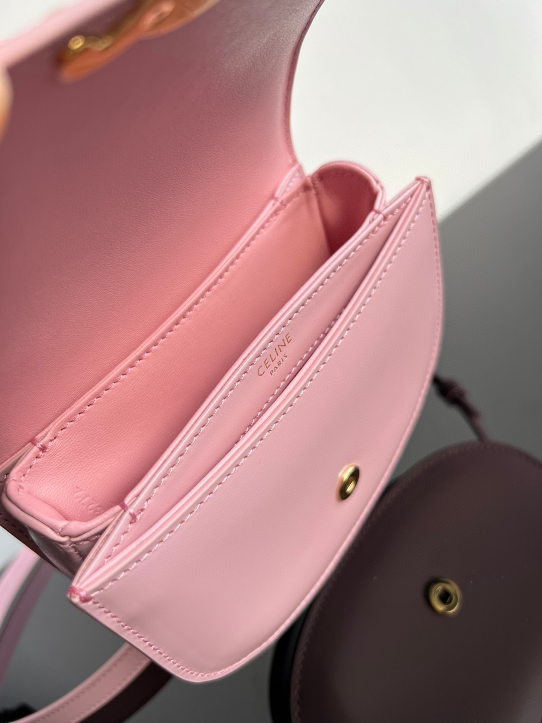 CELINE BESACE TRIOMPHE迷你亮泽牛皮手袋，凯旋门手提马鞍，尺寸：15.5 X 11.