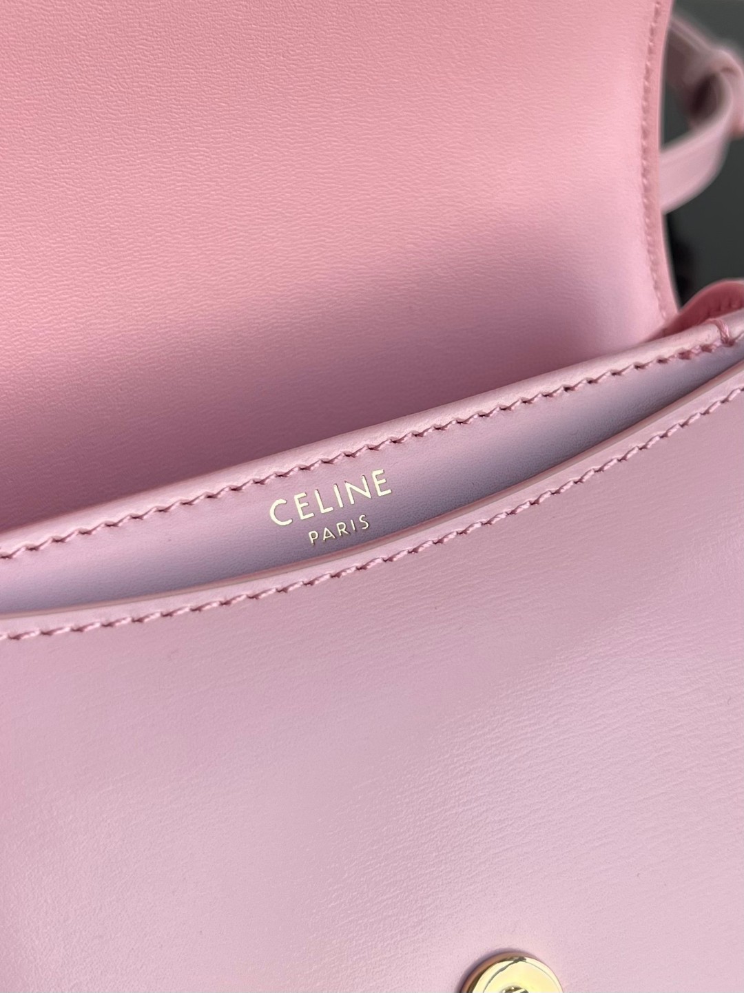 CELINE BESACE TRIOMPHE迷你亮泽牛皮手袋，凯旋门手提马鞍，尺寸：15.5 X 11.