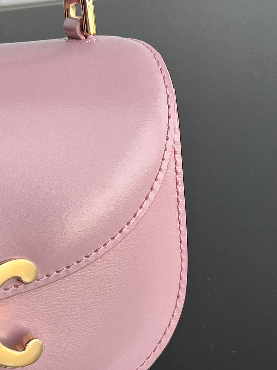 CELINE BESACE TRIOMPHE迷你亮泽牛皮手袋，凯旋门手提马鞍，尺寸：15.5 X 11.