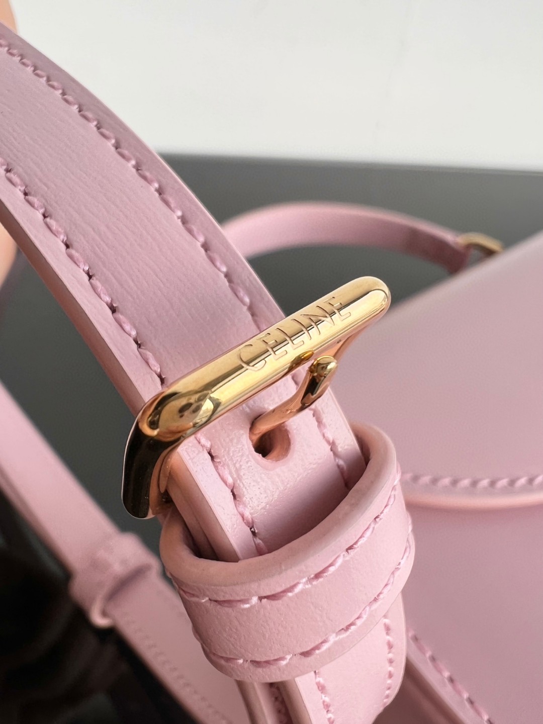 CELINE BESACE TRIOMPHE迷你亮泽牛皮手袋，凯旋门手提马鞍，尺寸：15.5 X 11.