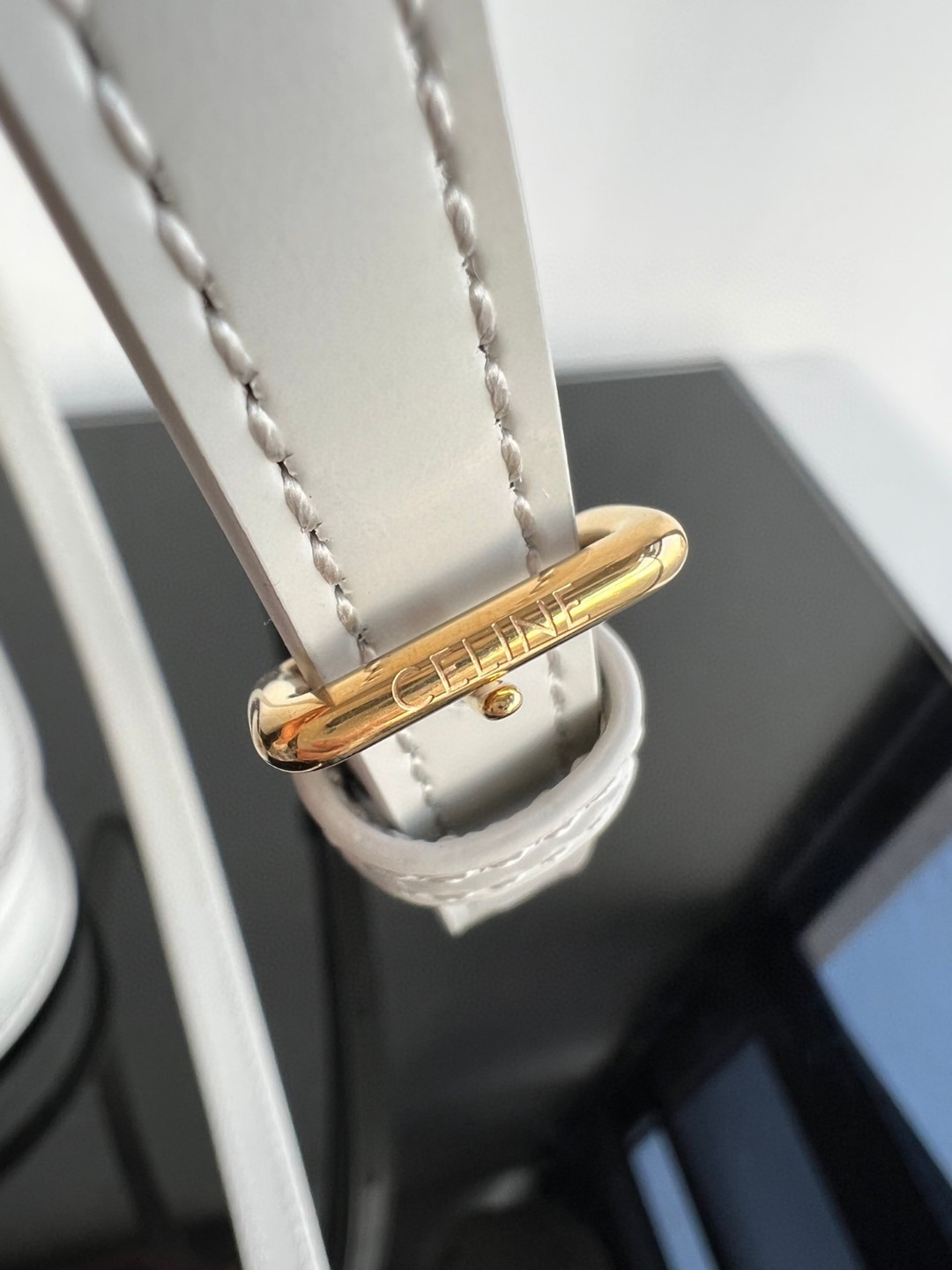 CELINE BESACE TRIOMPHE迷你亮泽牛皮手袋，凯旋门手提马鞍，尺寸：15.5 X 11.