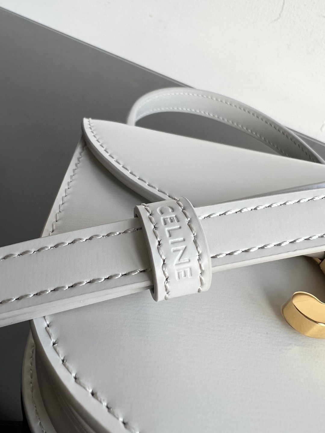 CELINE BESACE TRIOMPHE迷你亮泽牛皮手袋，凯旋门手提马鞍，尺寸：15.5 X 11.