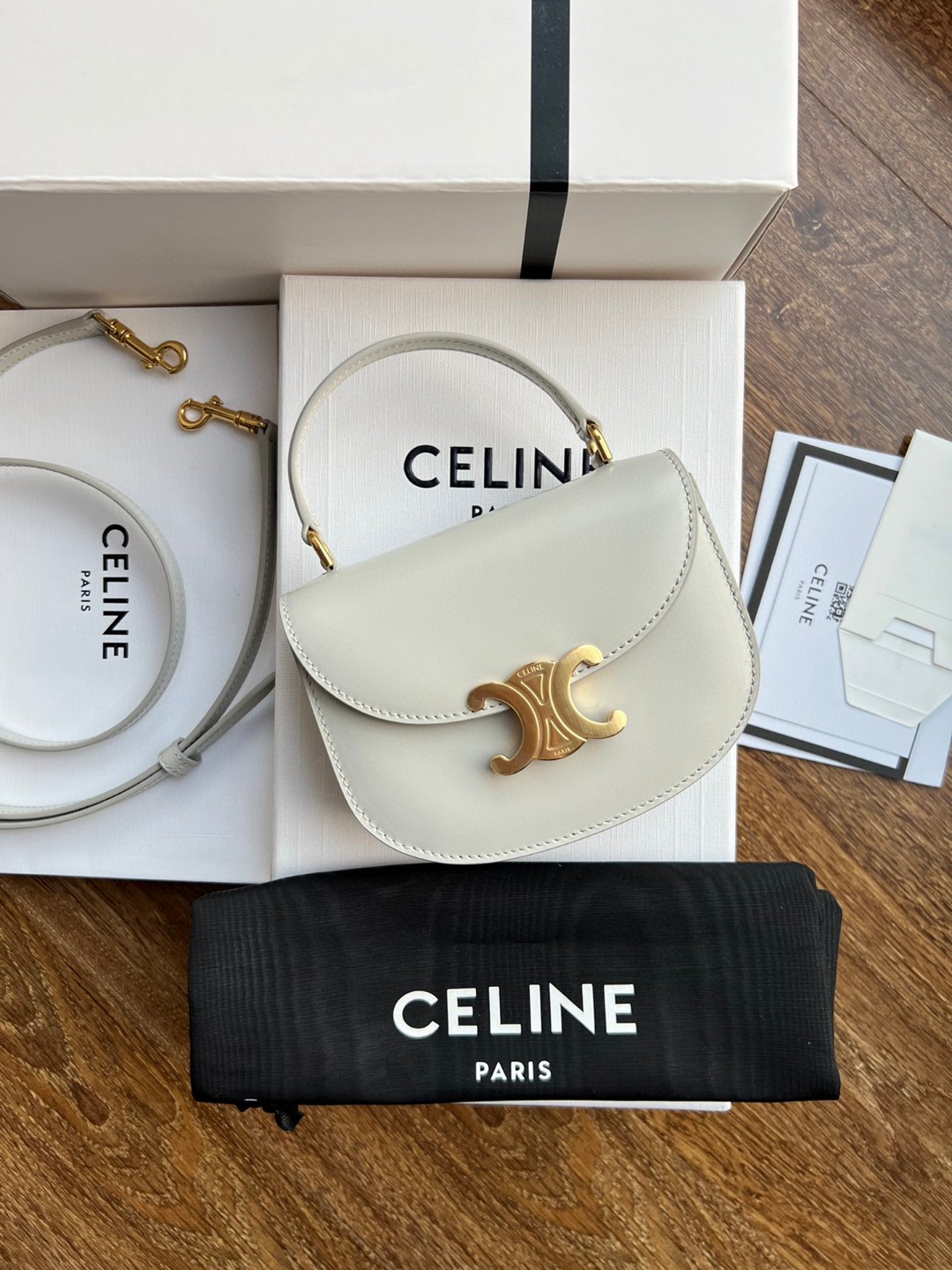 CELINE BESACE TRIOMPHE迷你亮泽牛皮手袋，凯旋门手提马鞍，尺寸：15.5 X 11.