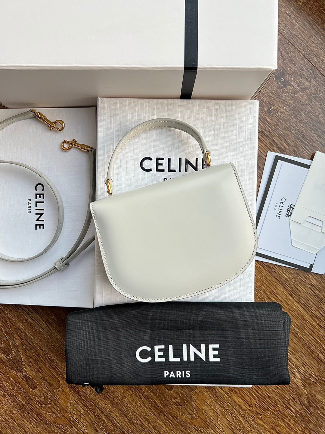 CELINE BESACE TRIOMPHE迷你亮泽牛皮手袋，凯旋门手提马鞍，尺寸：15.5 X 11.