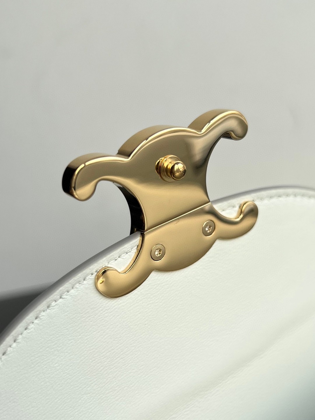 CELINE BESACE TRIOMPHE迷你亮泽牛皮手袋，凯旋门手提马鞍，尺寸：15.5 X 11.