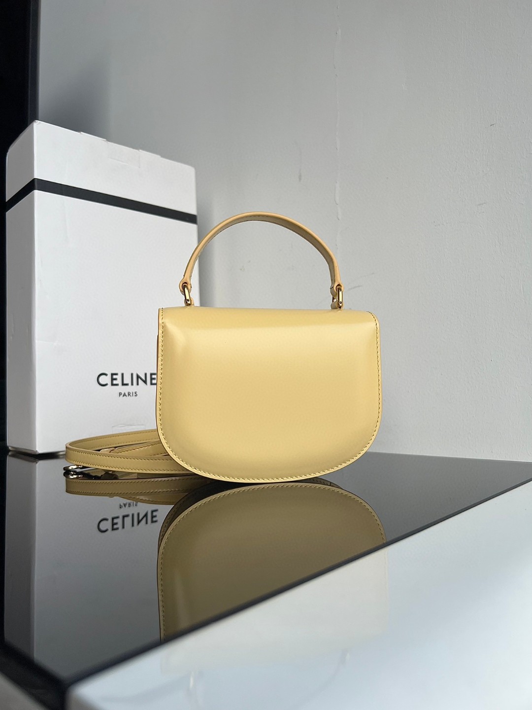 CELINE BESACE TRIOMPHE迷你亮泽牛皮手袋，凯旋门手提马鞍，尺寸：15.5 X 11.