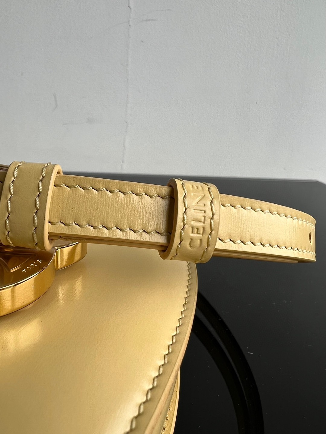 CELINE BESACE TRIOMPHE迷你亮泽牛皮手袋，凯旋门手提马鞍，尺寸：15.5 X 11.