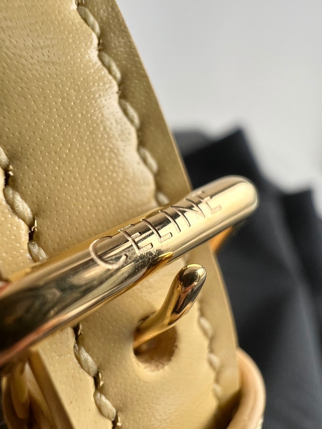 CELINE BESACE TRIOMPHE迷你亮泽牛皮手袋，凯旋门手提马鞍，尺寸：15.5 X 11.